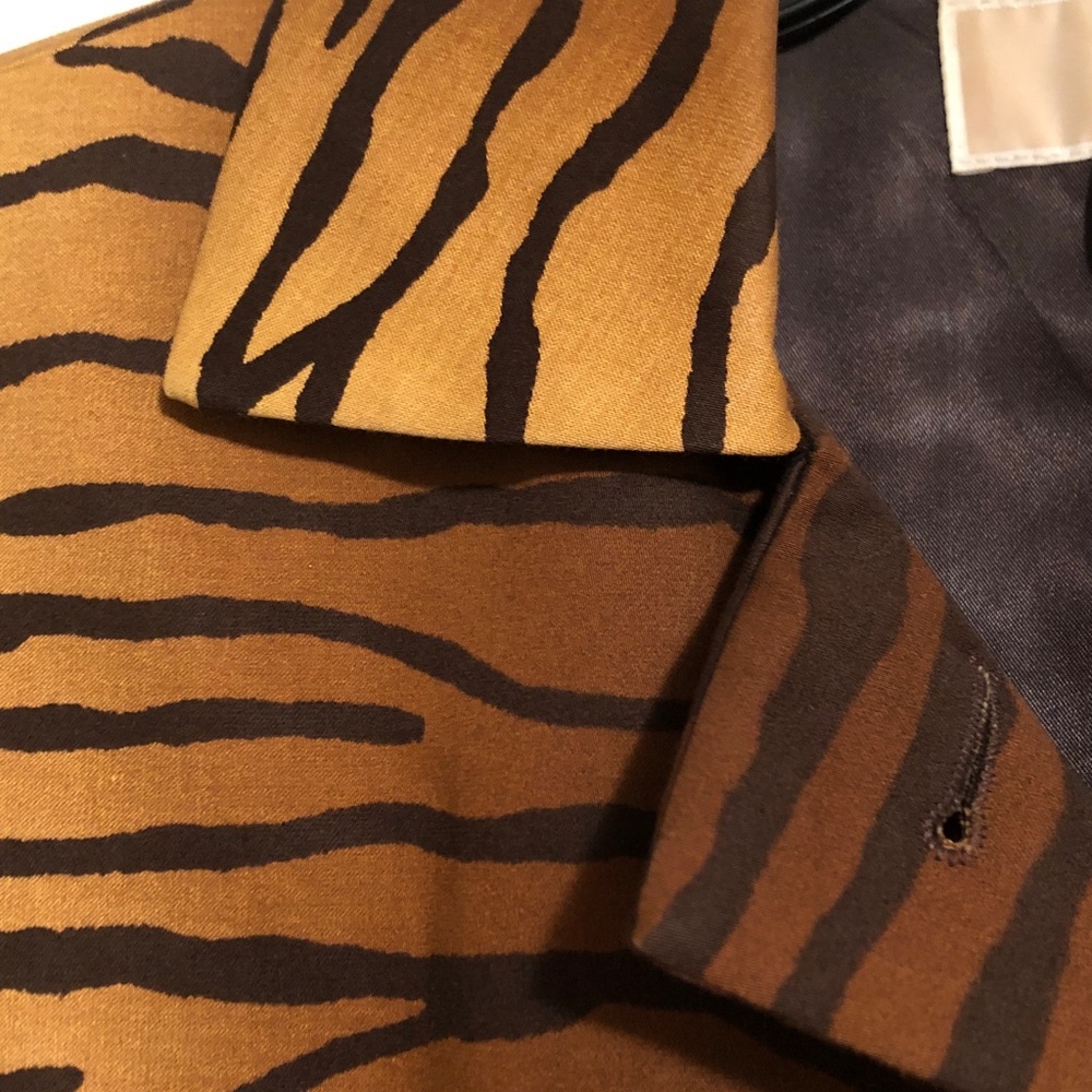 MICHAEL Michael Kors Tiger-Print Trench Coat in brown and tan. Size M - Picture 7 of 10